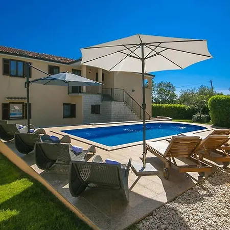 Holiday home Saladinka 1 *